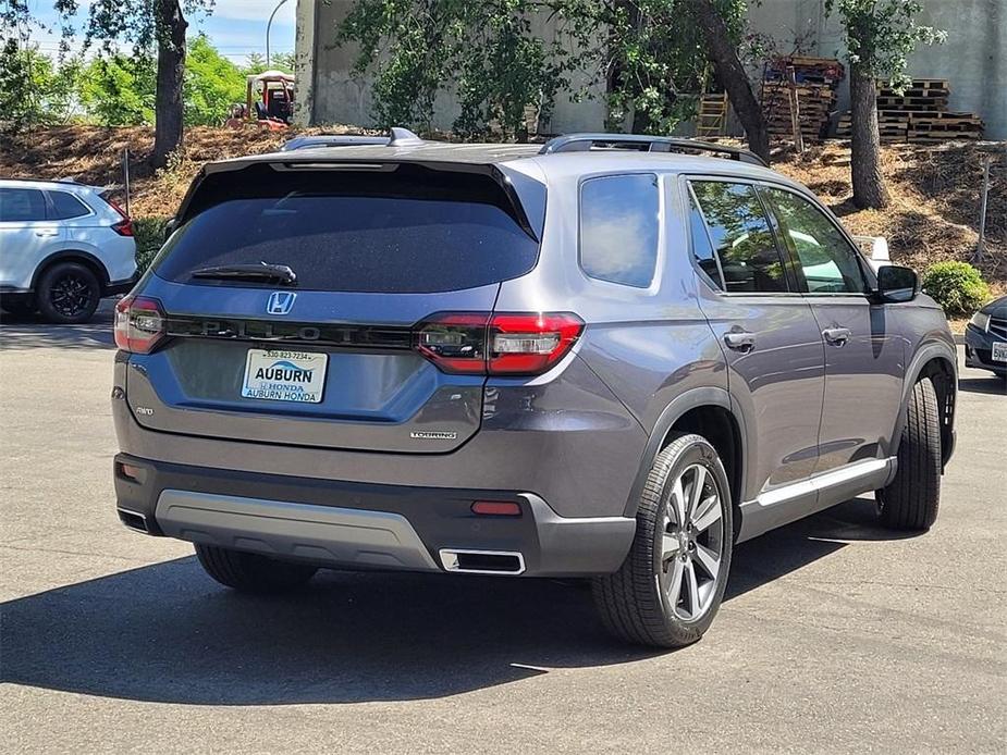 new 2025 Honda Pilot car, priced at $48,695