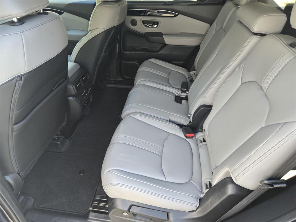 new 2025 Honda Pilot car, priced at $49,095