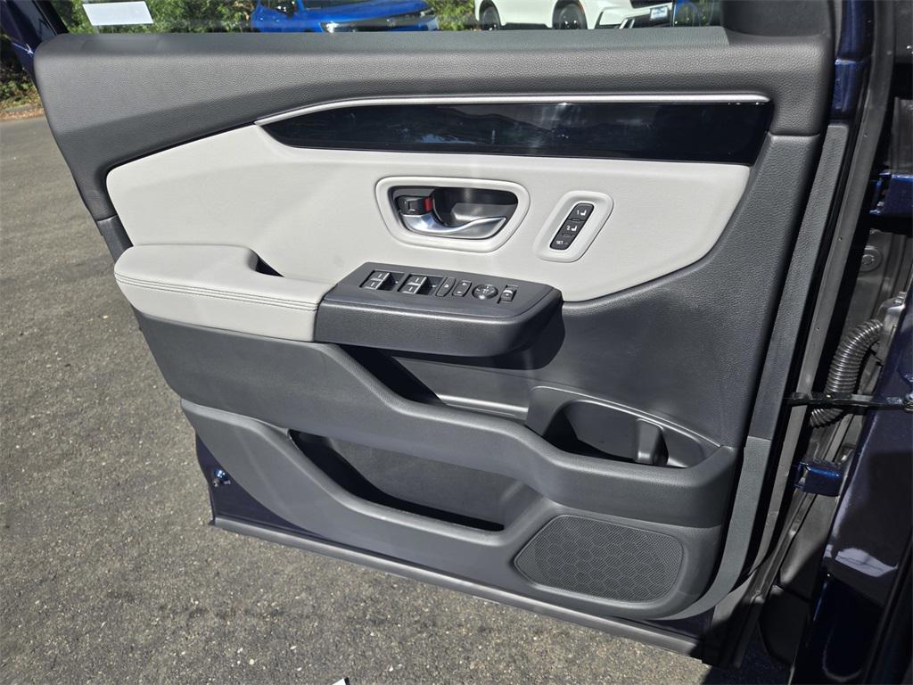 new 2025 Honda Pilot car, priced at $49,095