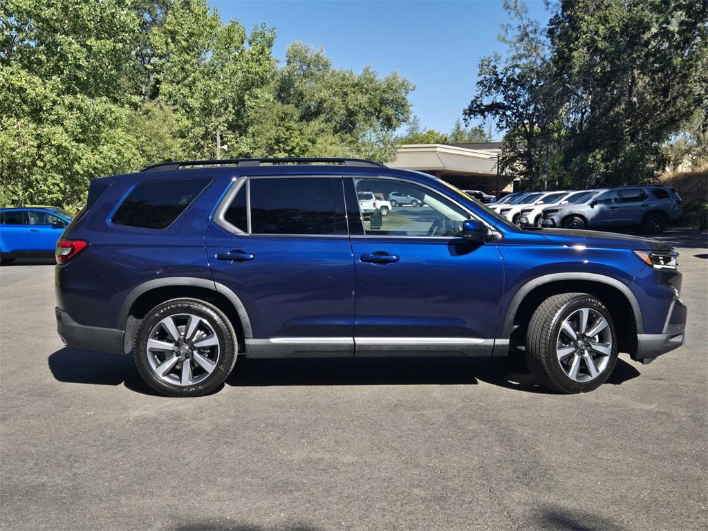 new 2025 Honda Pilot car, priced at $49,095