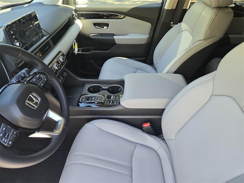 new 2025 Honda Pilot car, priced at $49,095