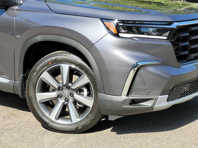 new 2025 Honda Pilot car, priced at $52,130