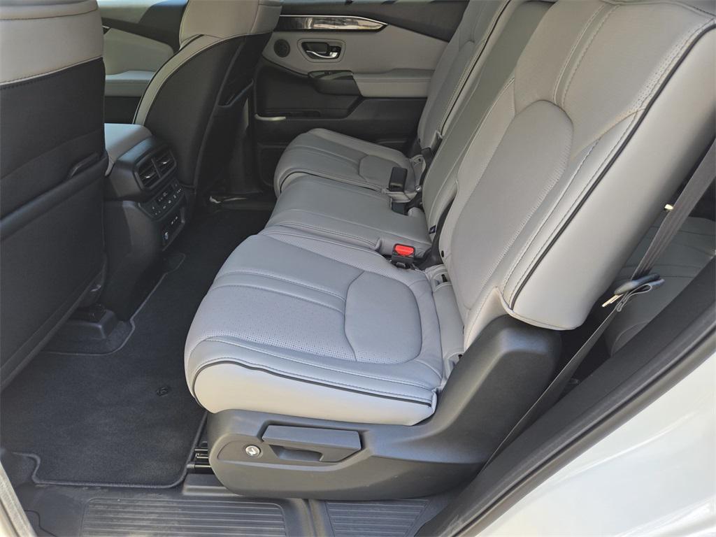 new 2025 Honda Pilot car, priced at $52,885