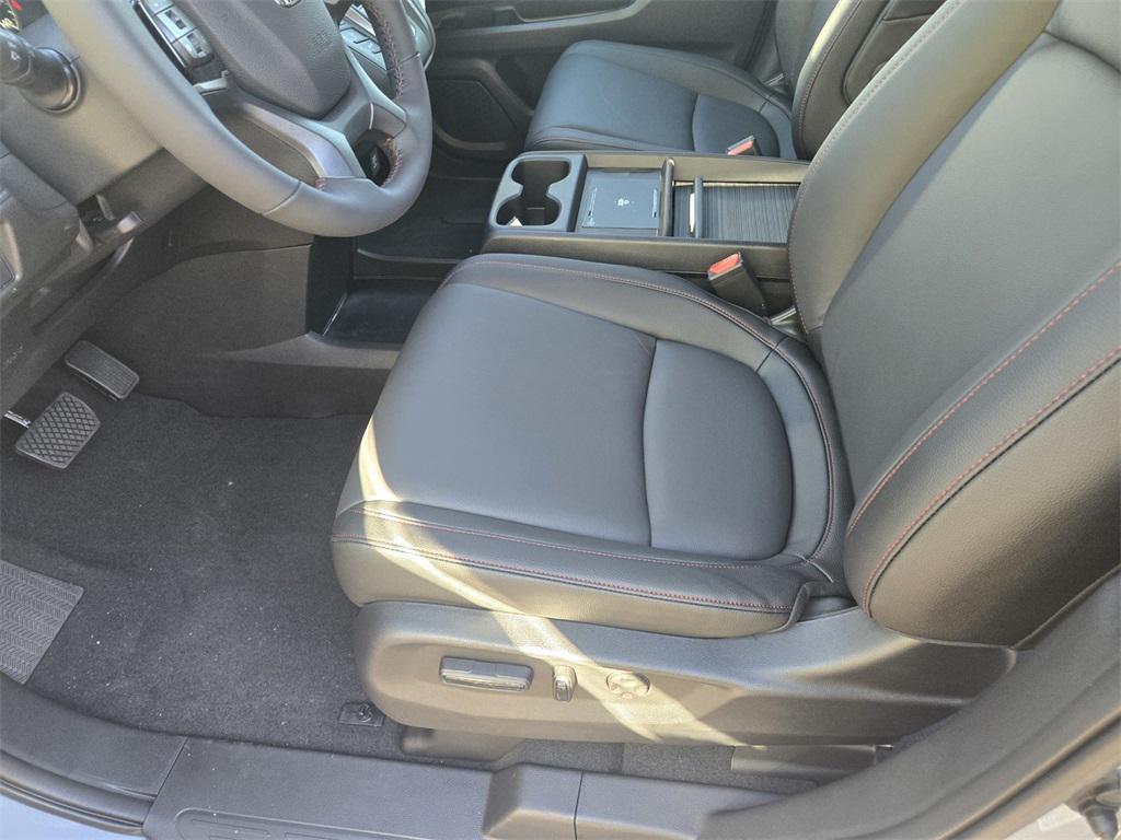 new 2026 Honda Odyssey car, priced at $43,845