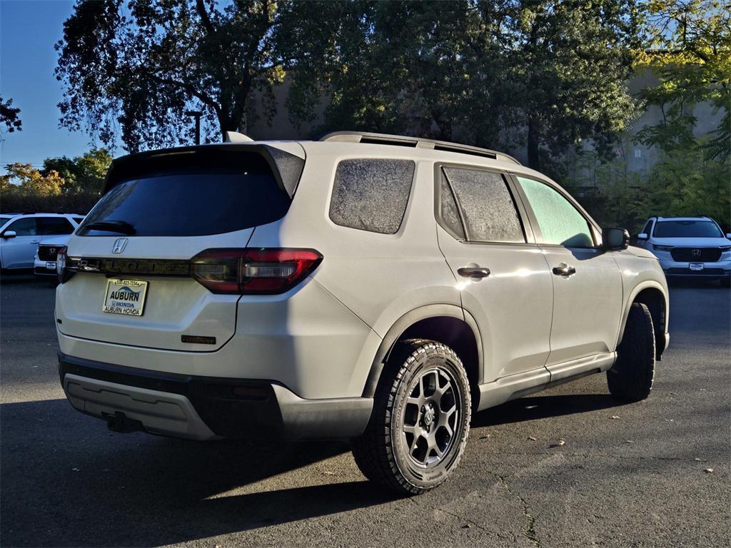 new 2025 Honda Pilot car, priced at $50,330