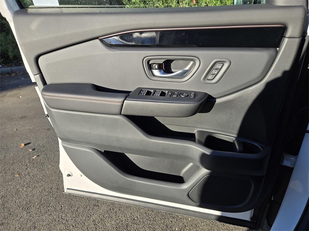 new 2025 Honda Pilot car, priced at $50,330