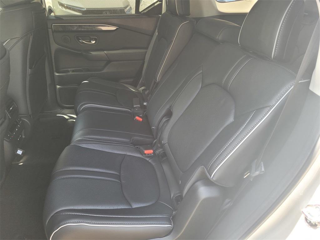 new 2025 Honda Pilot car, priced at $52,885