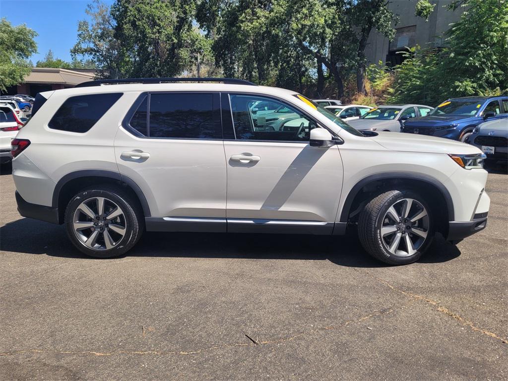 new 2025 Honda Pilot car, priced at $52,885