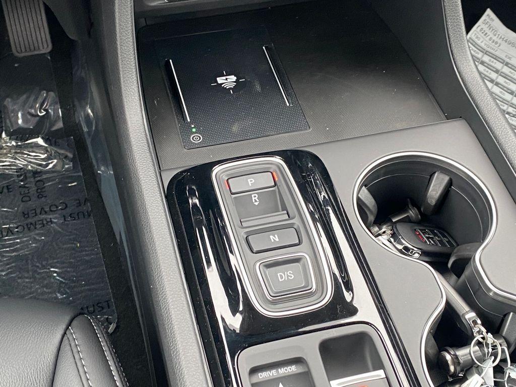 new 2025 Honda Pilot car, priced at $45,177