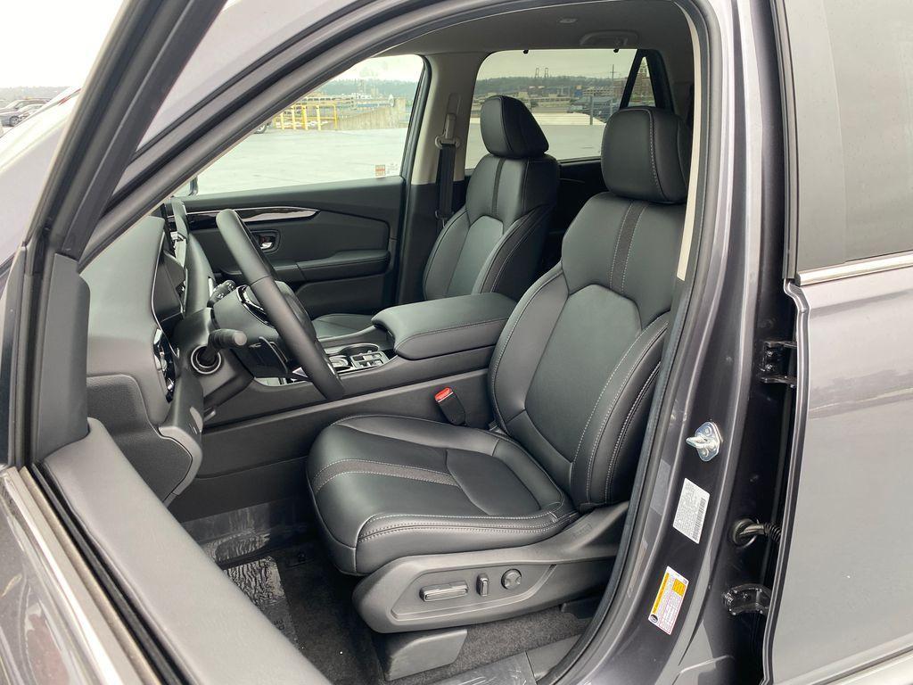 new 2025 Honda Pilot car, priced at $45,177