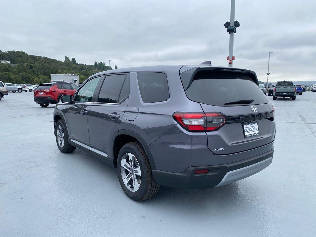 new 2025 Honda Pilot car, priced at $45,177