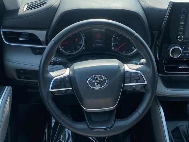 used 2022 Toyota Highlander car, priced at $34,988
