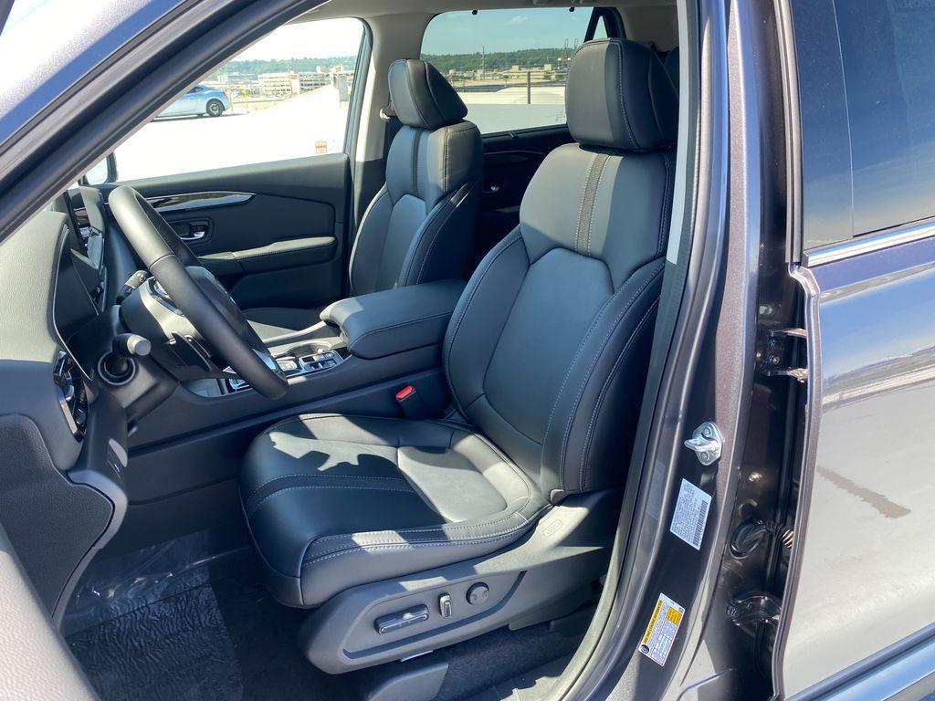 new 2025 Honda Pilot car, priced at $50,595