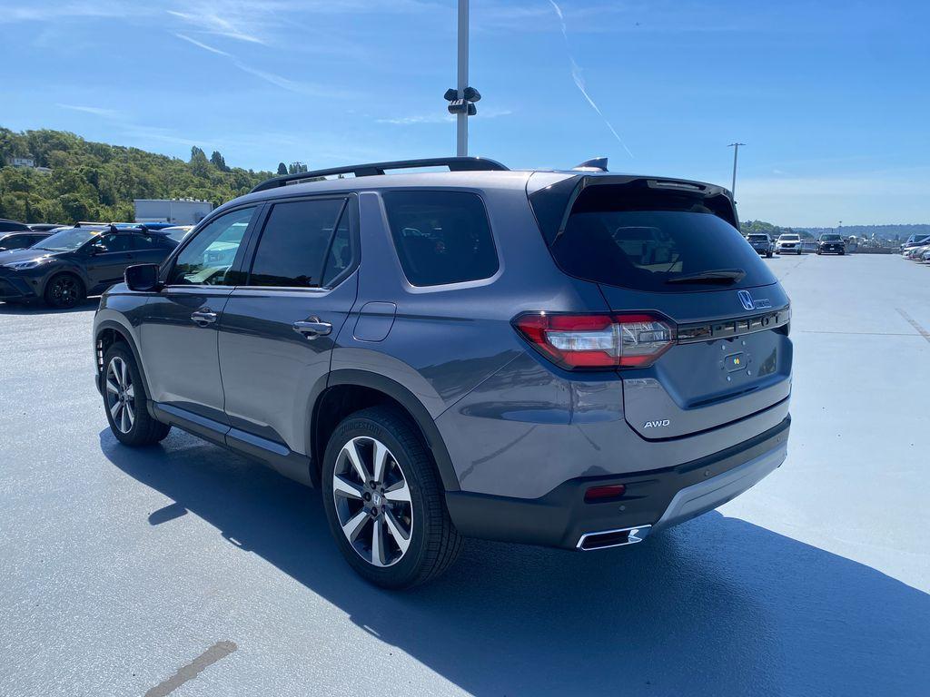 new 2025 Honda Pilot car, priced at $50,595