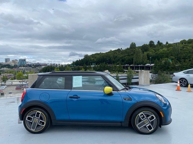 used 2023 MINI SE Hardtop car, priced at $20,988