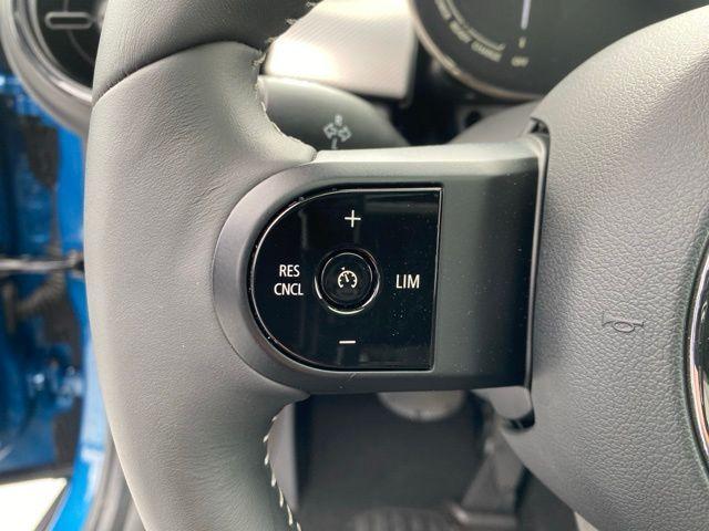 used 2023 MINI SE Hardtop car, priced at $20,988