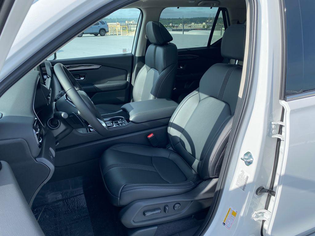 new 2025 Honda Pilot car, priced at $48,999