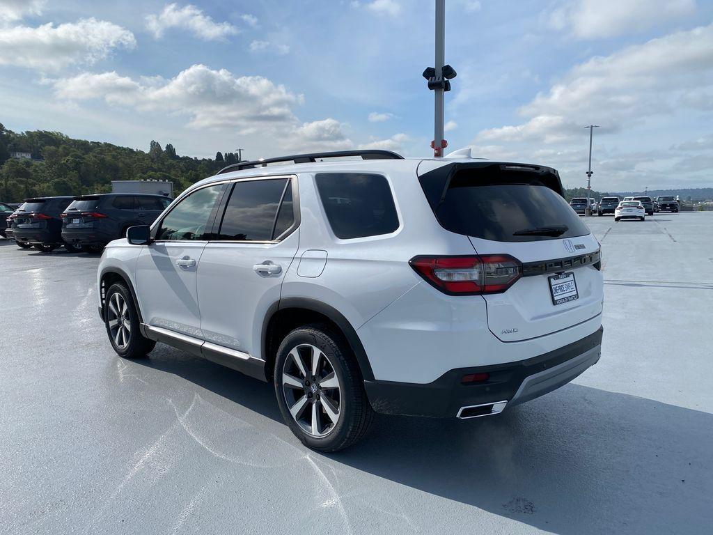 new 2025 Honda Pilot car, priced at $48,999