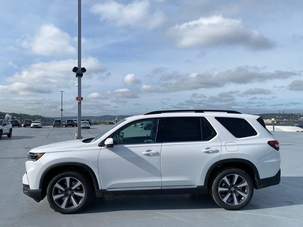new 2025 Honda Pilot car, priced at $48,999