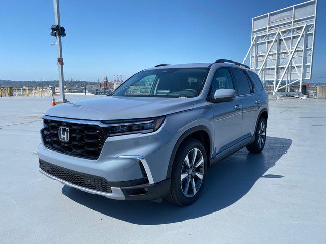 new 2025 Honda Pilot car, priced at $55,215