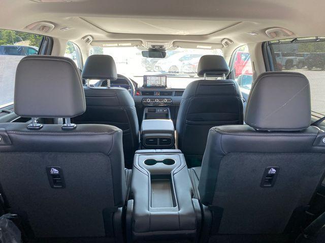 new 2025 Honda Pilot car, priced at $55,215