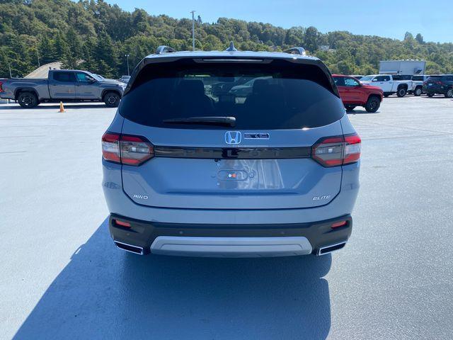 new 2025 Honda Pilot car, priced at $55,215