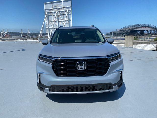 new 2025 Honda Pilot car, priced at $55,215