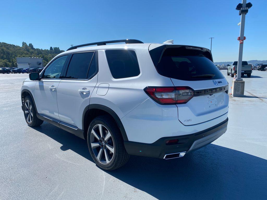 new 2025 Honda Pilot car, priced at $54,530