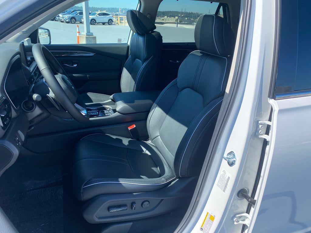 new 2025 Honda Pilot car, priced at $54,530