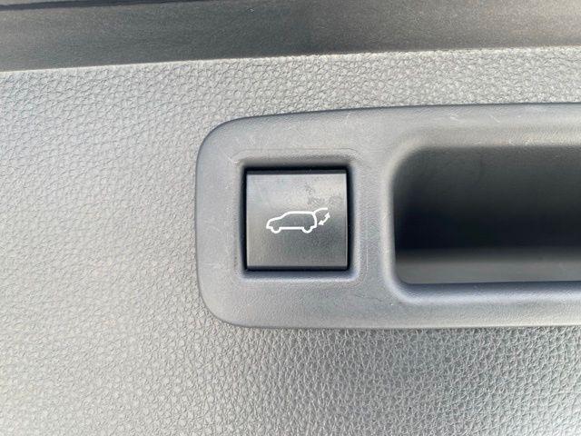 used 2022 Toyota Highlander car, priced at $37,988