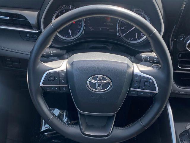 used 2022 Toyota Highlander car, priced at $37,988