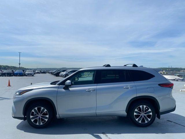 used 2022 Toyota Highlander car, priced at $37,988