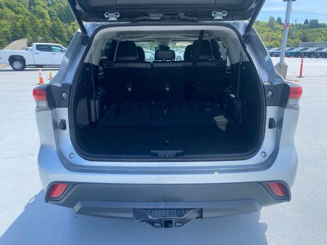 used 2022 Toyota Highlander car, priced at $37,988