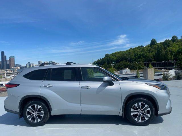 used 2022 Toyota Highlander car, priced at $37,988
