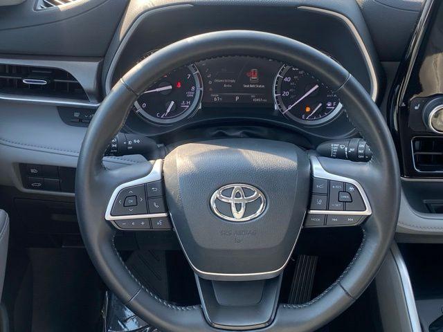 used 2022 Toyota Highlander car, priced at $37,988