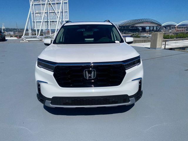 new 2025 Honda Pilot car, priced at $53,799