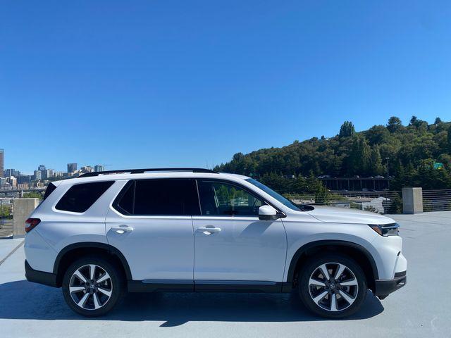 new 2025 Honda Pilot car, priced at $53,799