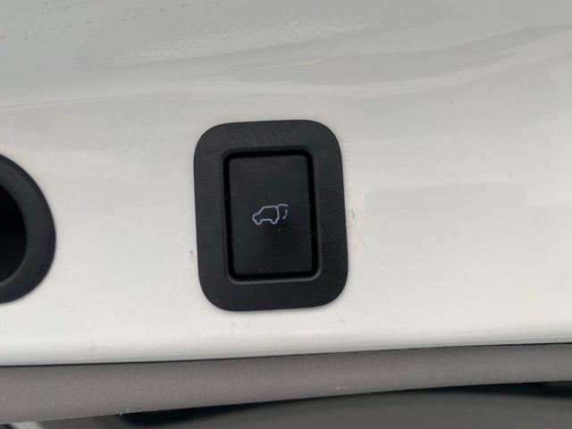 used 2016 Toyota Highlander car, priced at $22,988