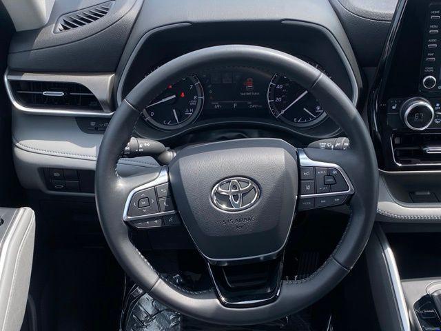 used 2021 Toyota Highlander car, priced at $37,988