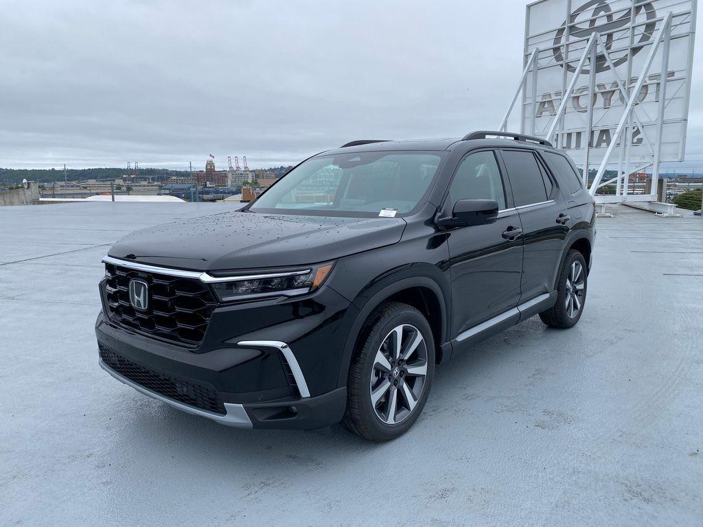 new 2025 Honda Pilot car, priced at $48,999