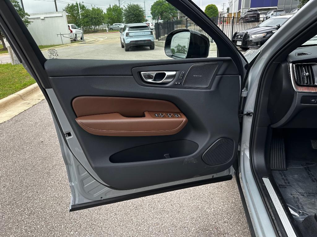 new 2025 Volvo XC60 car, priced at $60,235