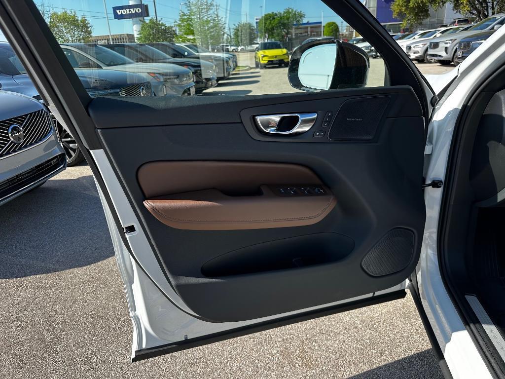 new 2025 Volvo XC60 car, priced at $60,235
