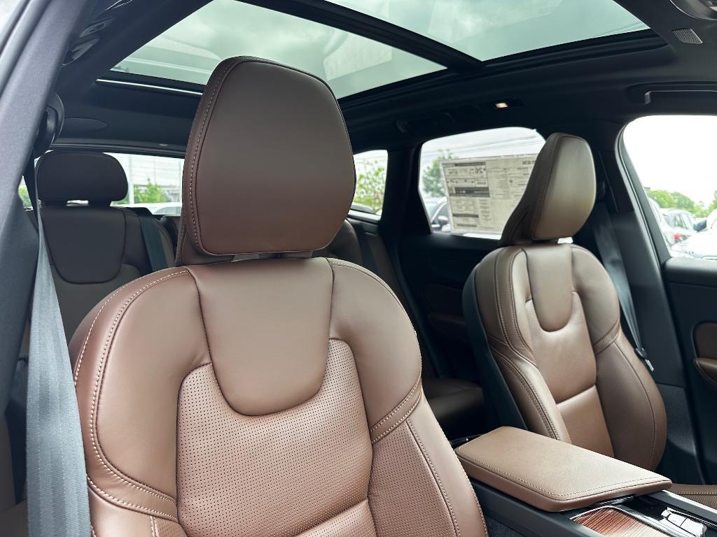 new 2025 Volvo XC60 car, priced at $60,235
