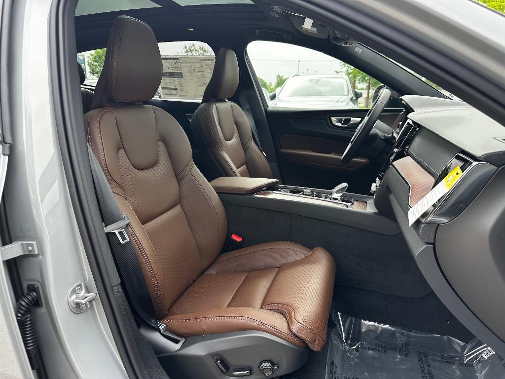 new 2025 Volvo XC60 car, priced at $60,235