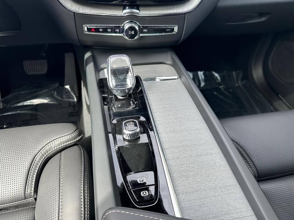 new 2025 Volvo XC60 car, priced at $61,260