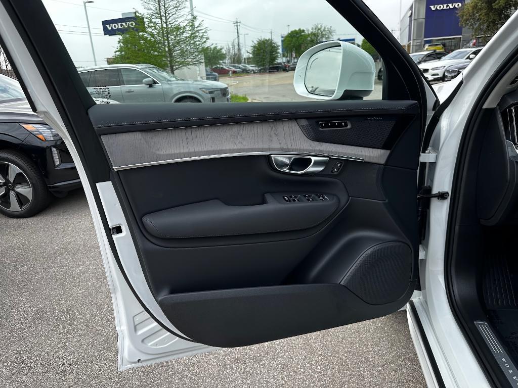 new 2025 Volvo XC90 Plug-In Hybrid car, priced at $82,405