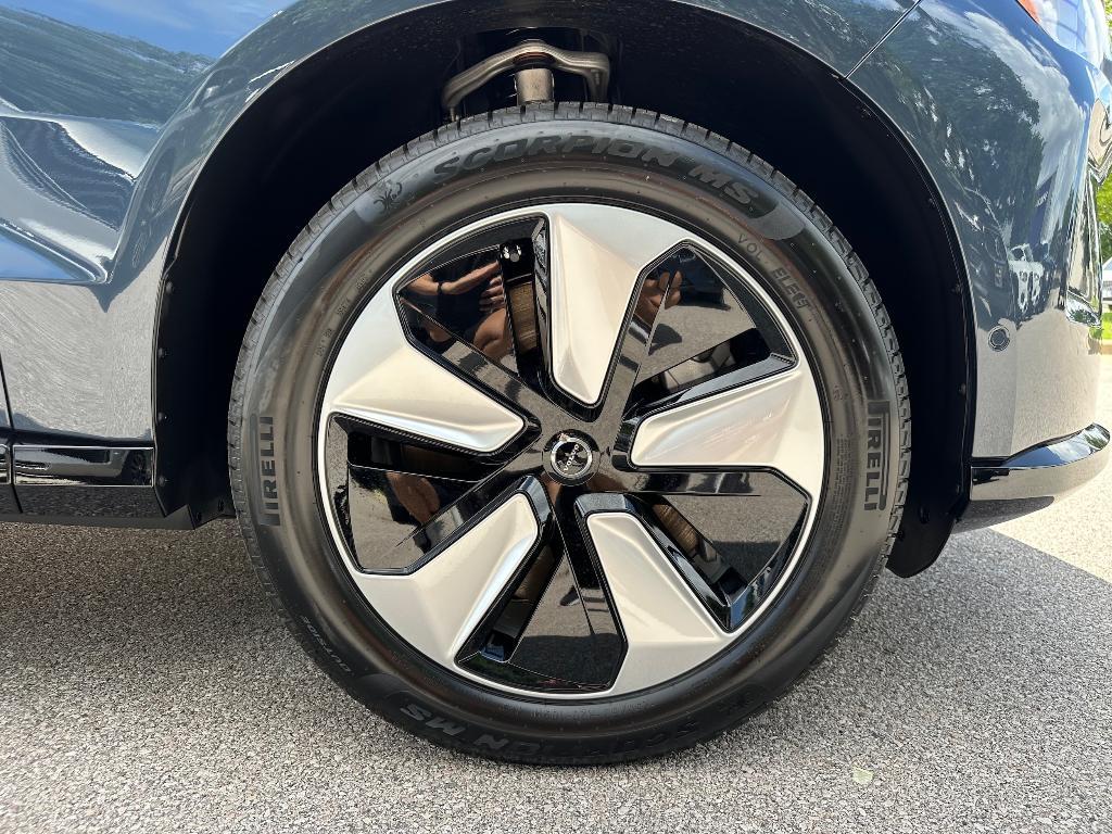 new 2025 Volvo EX90 car, priced at $83,440