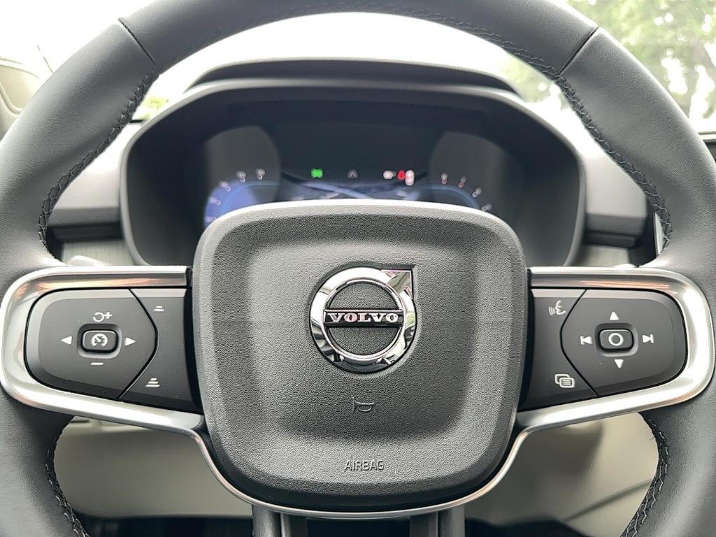 new 2025 Volvo XC40 car, priced at $47,435