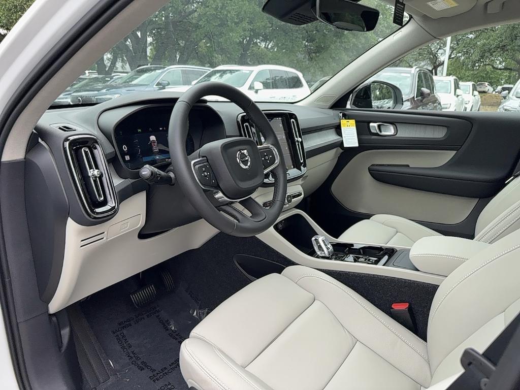 new 2025 Volvo XC40 car, priced at $47,435