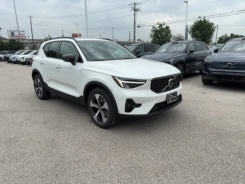 new 2025 Volvo XC40 car, priced at $47,435